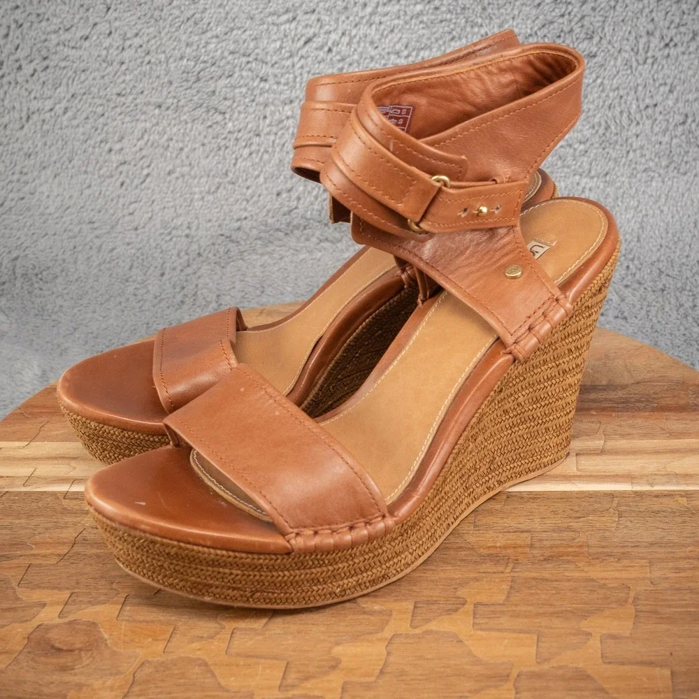 UGG AUSTRALIA 